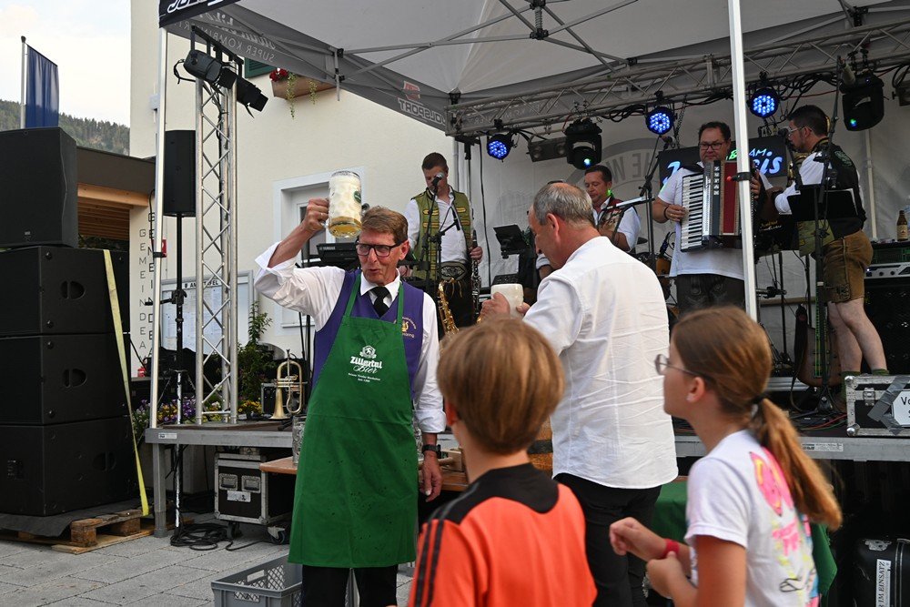 Tag 7 der Dorfwoche: Straßenturnier des ESV und Pölvenfest