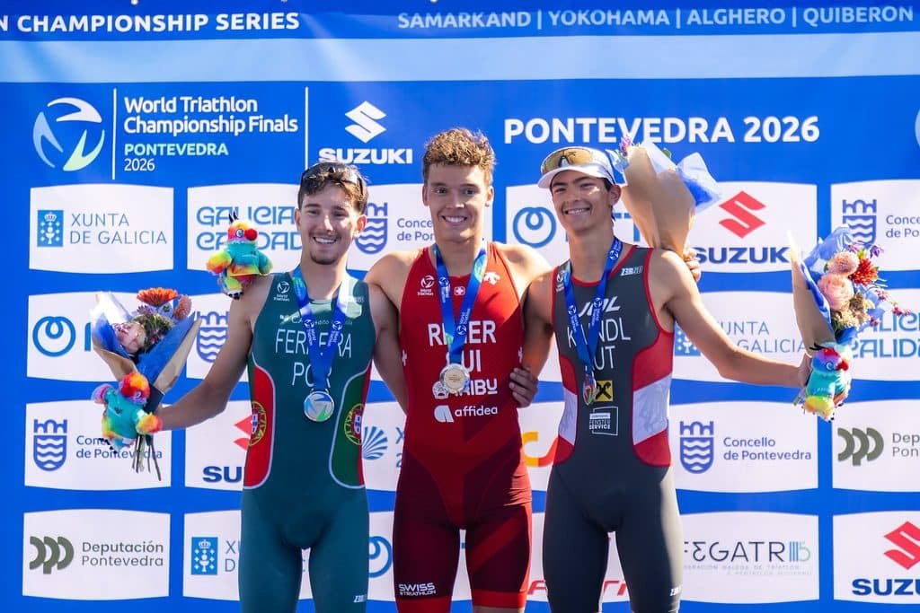 Jelle Kaindl Siegerehrung (© World Triathlon)